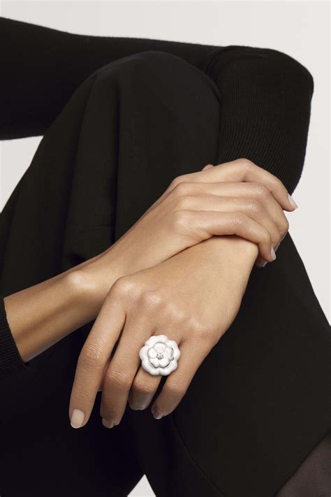 bague camélia chanel or blanc|Chanel 1.5 camellia diamond.